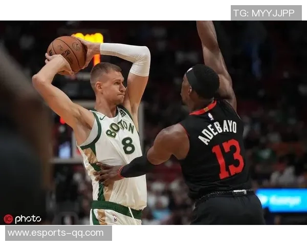 阿德巴约表现平平中途伤退11投仅4中贡献13分9篮板3助攻 阿德巴约表现平平中途伤退11投仅4中贡献13分9篮板3助攻