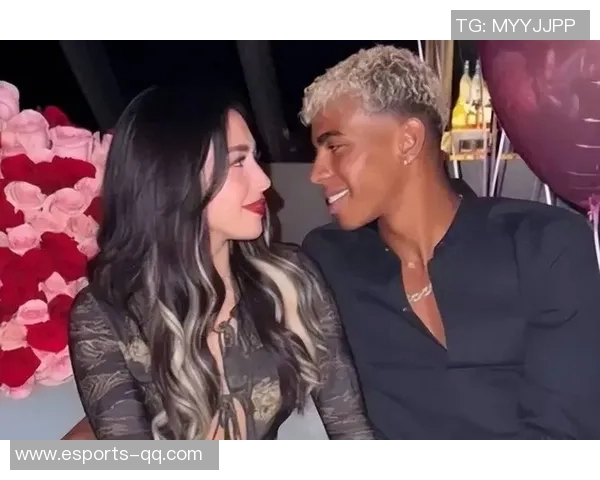 前女友与亚马尔分手后被拍到与知名博主共度派对时光